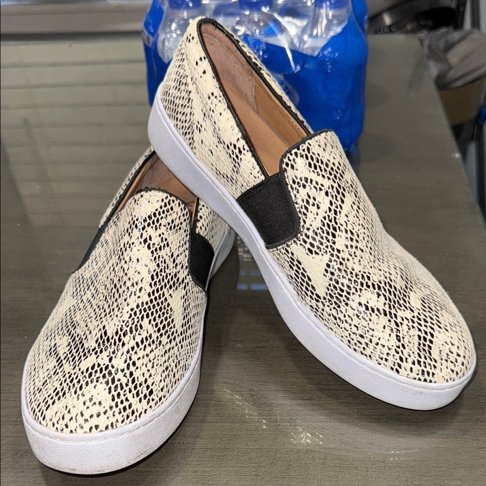 VIONIC Demetra Slip On Sneakers Comfort Shoes - Size 7.5 Snakeskin Print